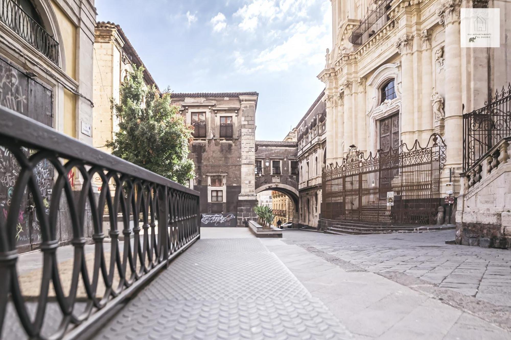 Gli Appartamenti Al Duomo カターニア エクステリア 写真